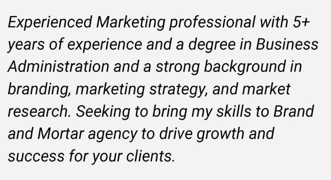 Un exemple de modèle de CV canadien affichant l'expérience en marketing d'un candidat dans son objectif de CV
